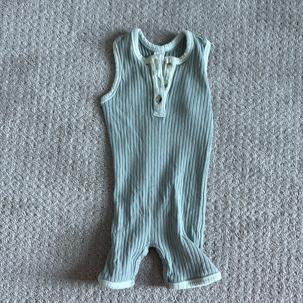 5/$25- Kate Quinn ribbed jumper shorts
